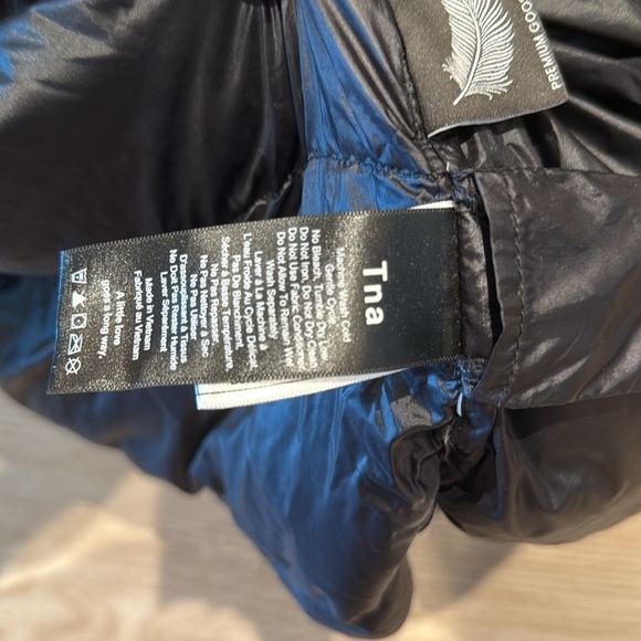 ARITZIA Women's Black Super Puffer Jacket - small - Picture 5 of 8